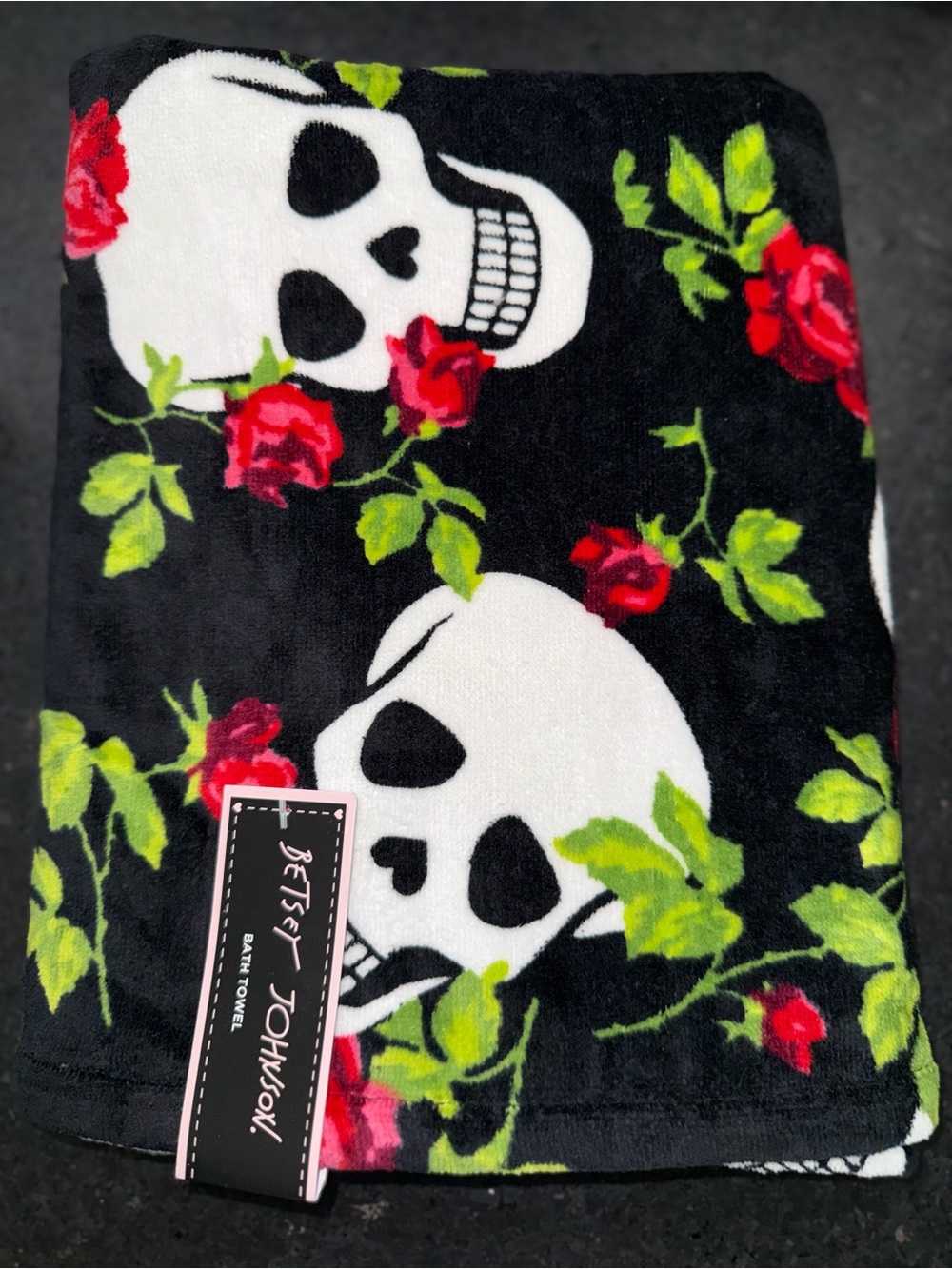 NEW Betsey Johnson 4 PIECE SKULL GARDEN Skull Red Rose Bath Towel & Hand Towels - Picture 10 of 11